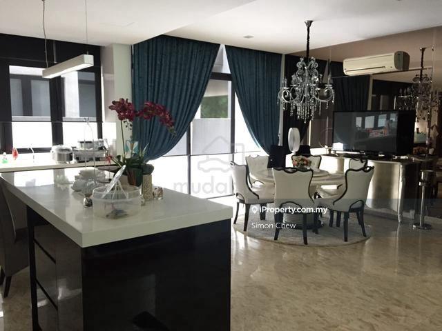 2.5 Storey Semi D Lake Edge For Sale