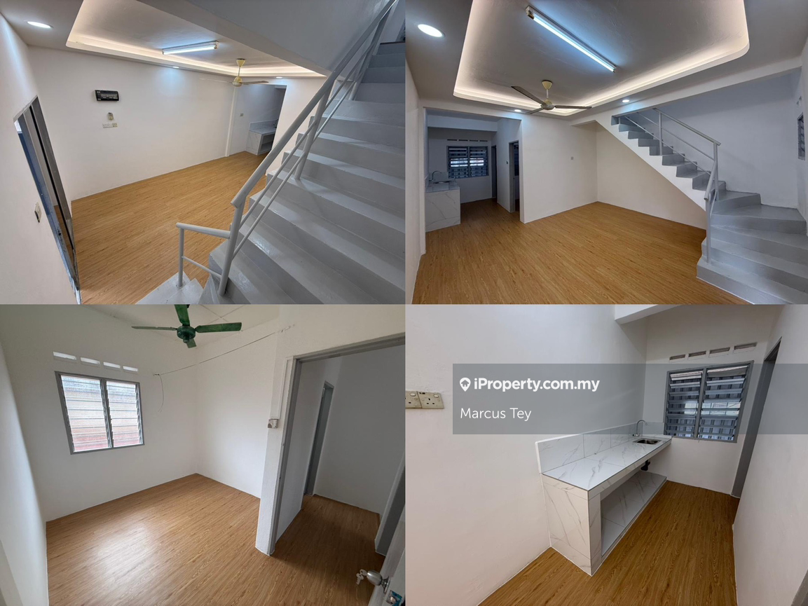 2 storey Terraced Medium Low Cost/ Full Loan/ Taman Sri Nilam Tangkak