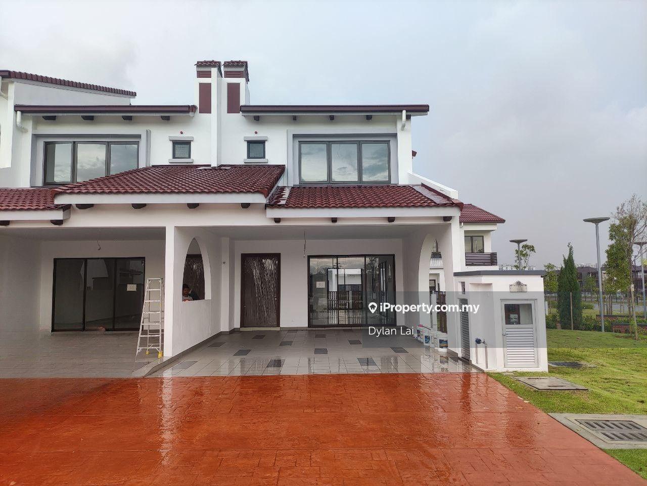 Setia Safiro Corner Lot New unit with big land beside