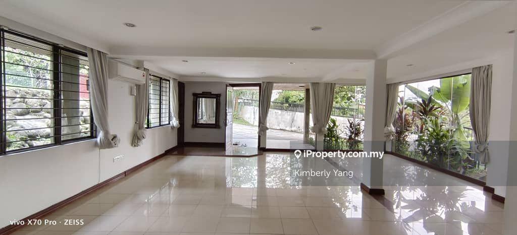 Colonial Style Bungalow-Full Of Character, Green & Natural Environment