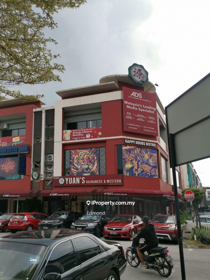 Mahkota Square 