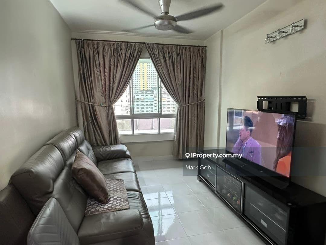 Extended Yard Area, Bigger Kitchen Space, Well Maintained Unit.