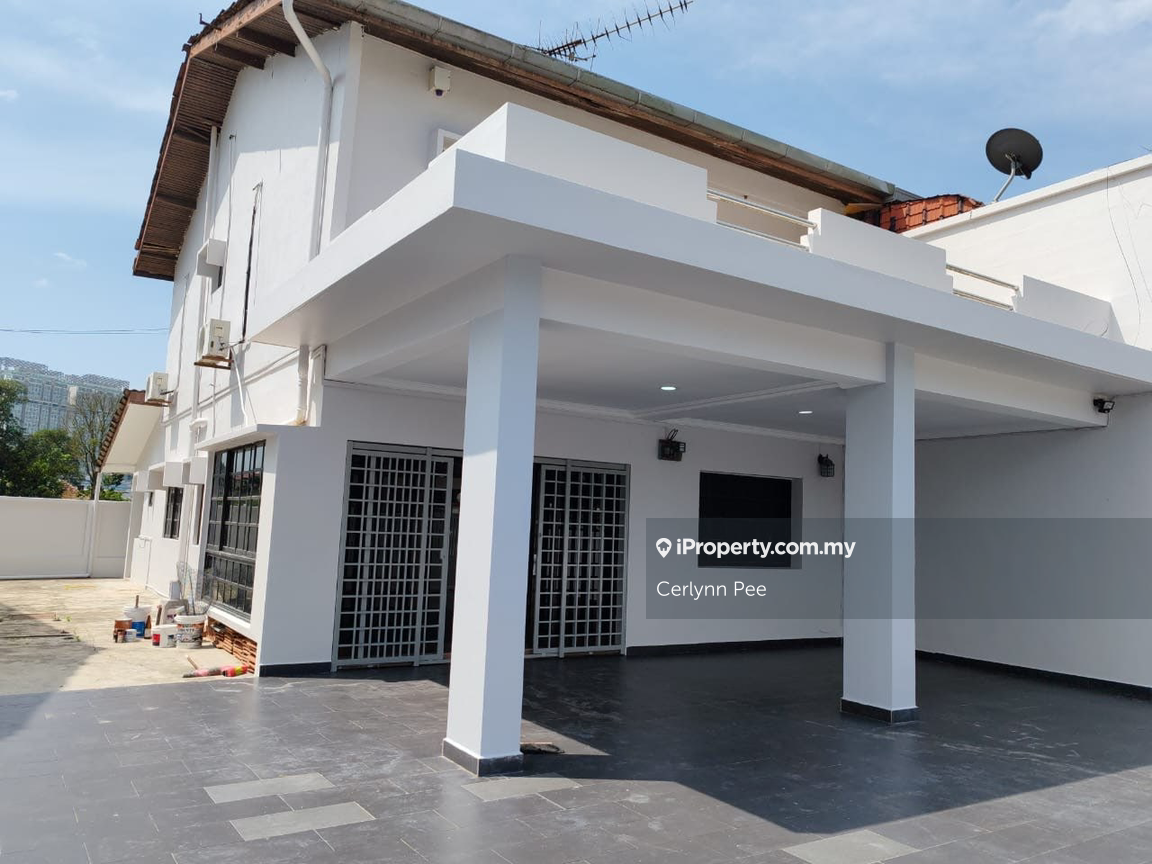 Semi D in Jb town below Rm 1mil ! Taman Kolam Air