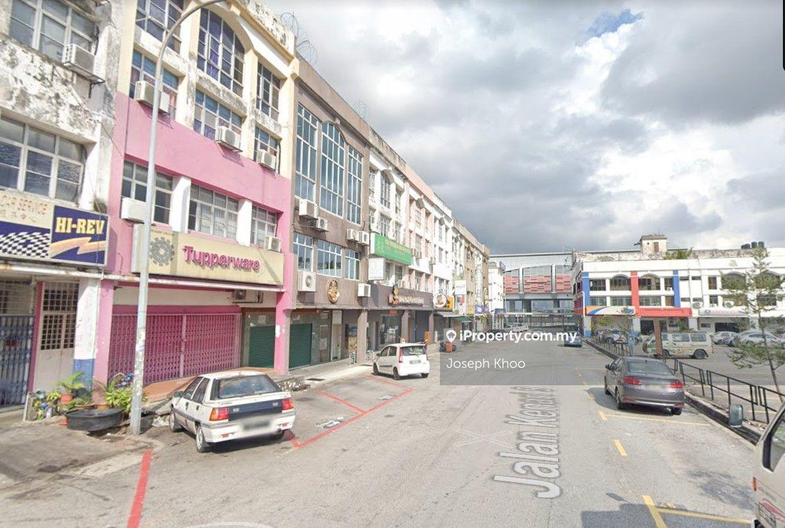 Puchong jaya 3.5 storey shop near LRT