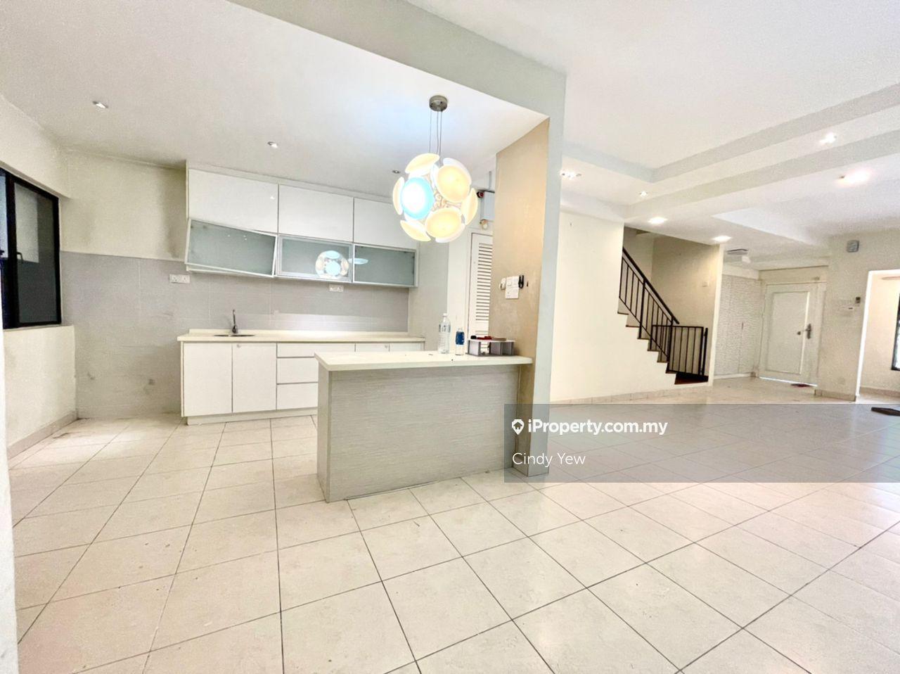 2.5 storey corner renovated house near Bandar Puteri Puchong cheap