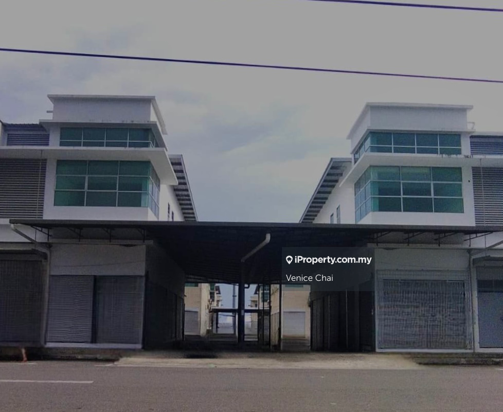 Double Storey Corner Shoplot For Rent in Miri