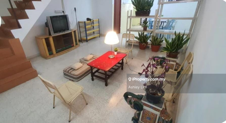 Supur convenient location, walking distance bus stop, Kitchen extended