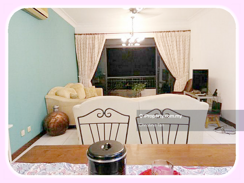 Strategic Location,Freehold,Wellkept,Newly Painted Condo for Sale