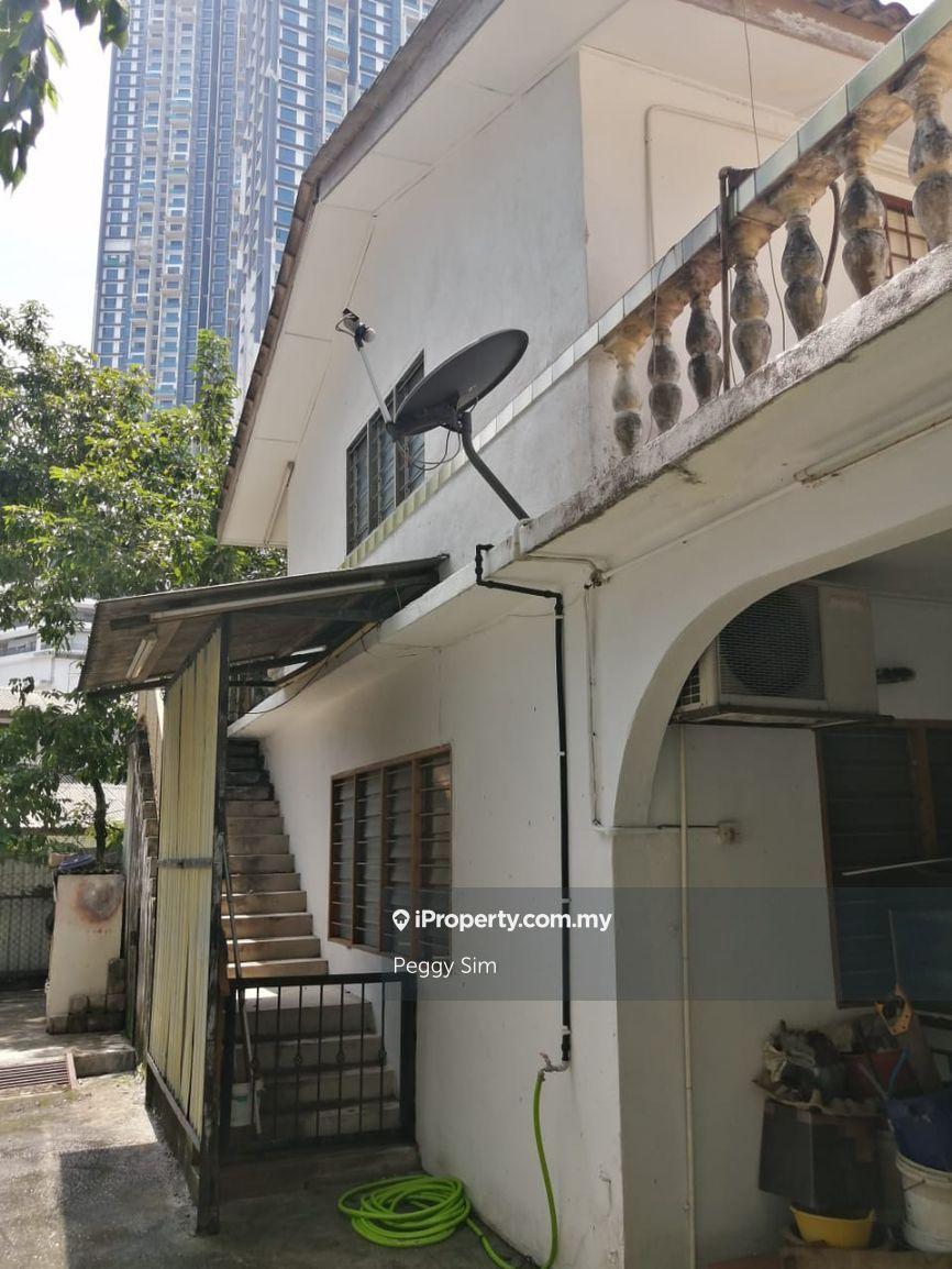 Single storey freehold extended corner house