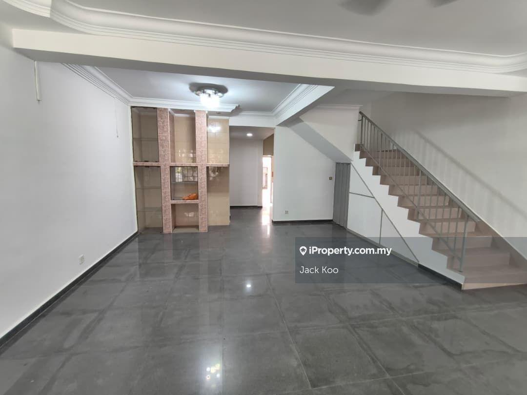 Taman Univerisiti  Jalan Penyiaran Double storey Terrace House
