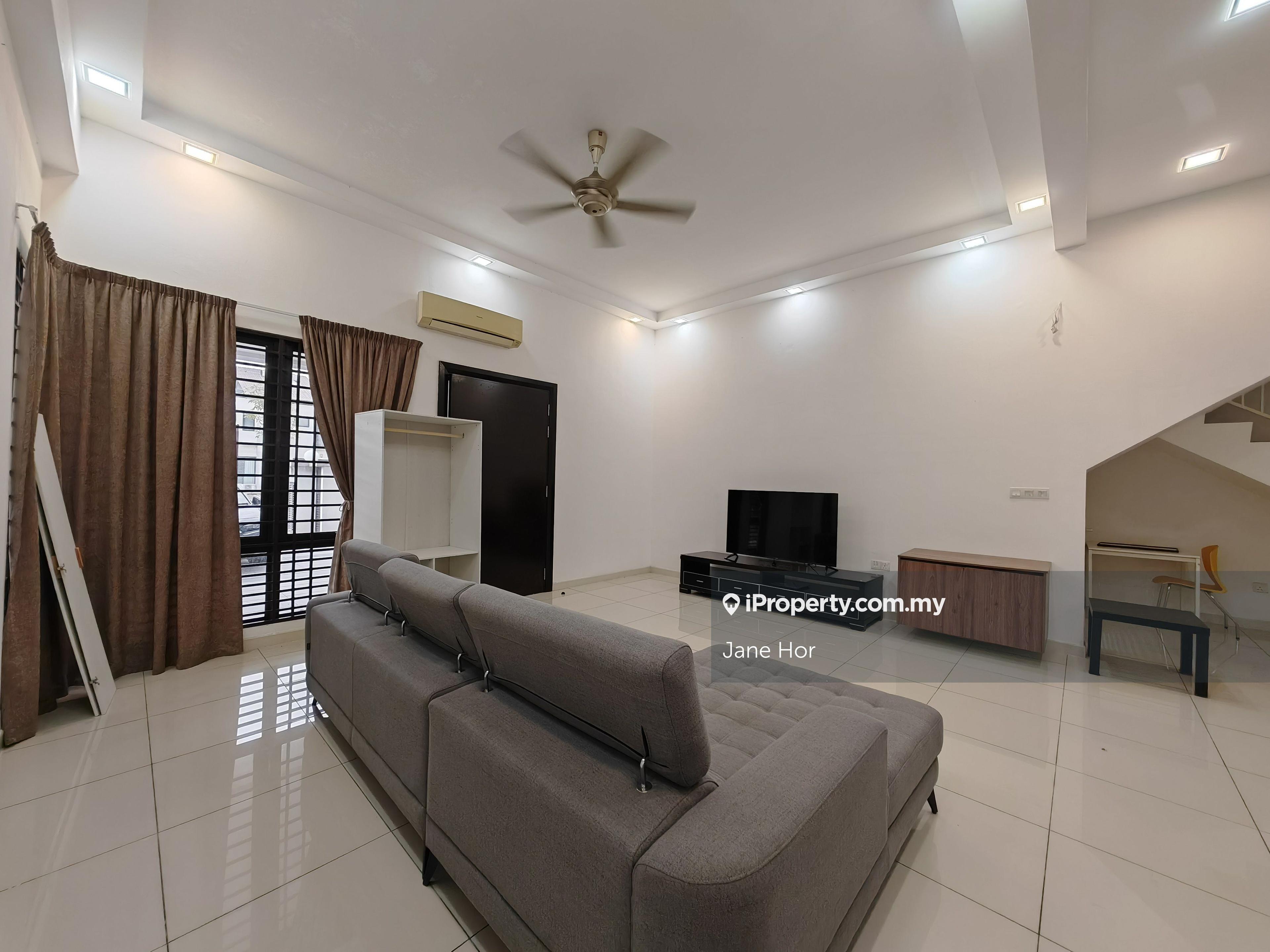 Puchong south Townhouse 10min drive to Cyberjaya putrajaya