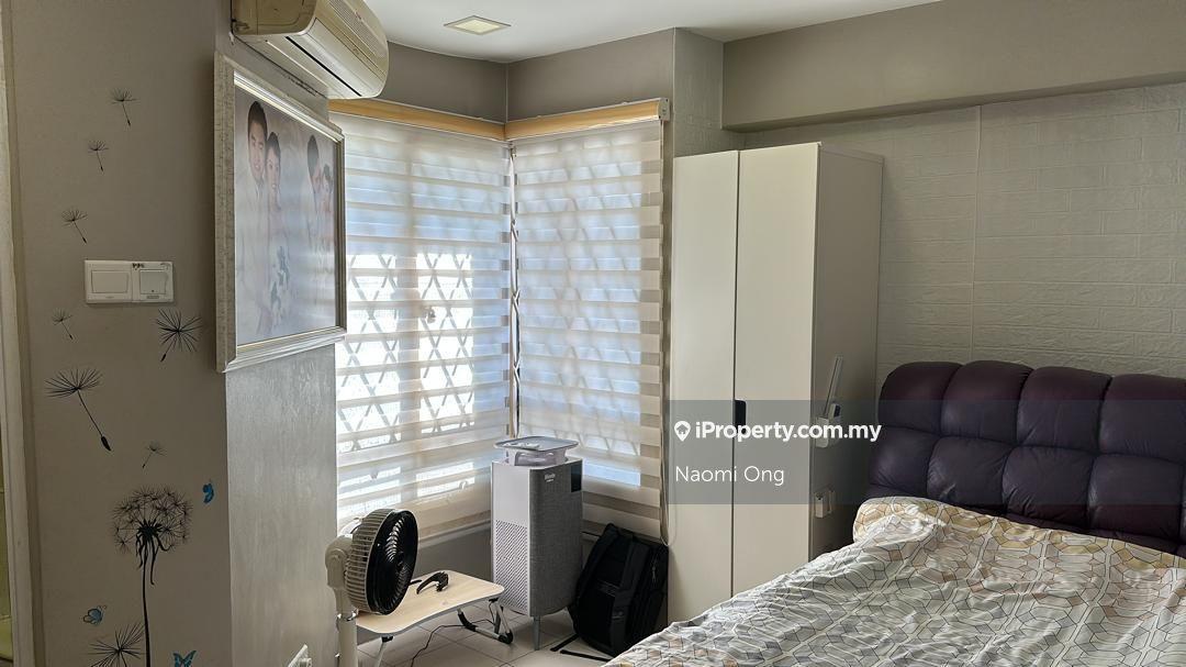 Le Jardin Deluxe Pandan Indah partly furnished unit for sale