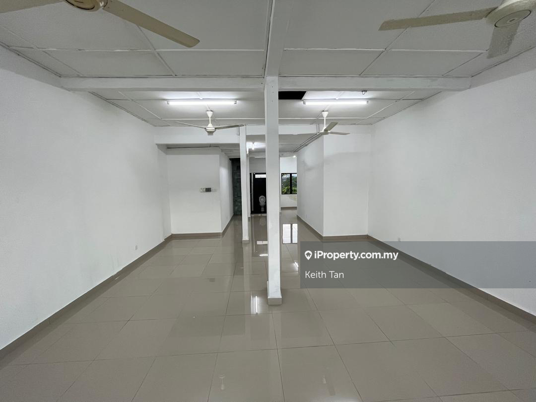 Well Renovated 3 Storey with Basement Shoplorts@ Jalan Pahang for Rent