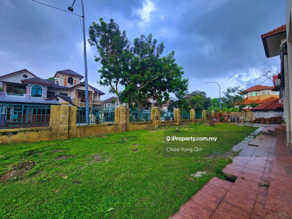 2 Sty Corner Lot for Sale