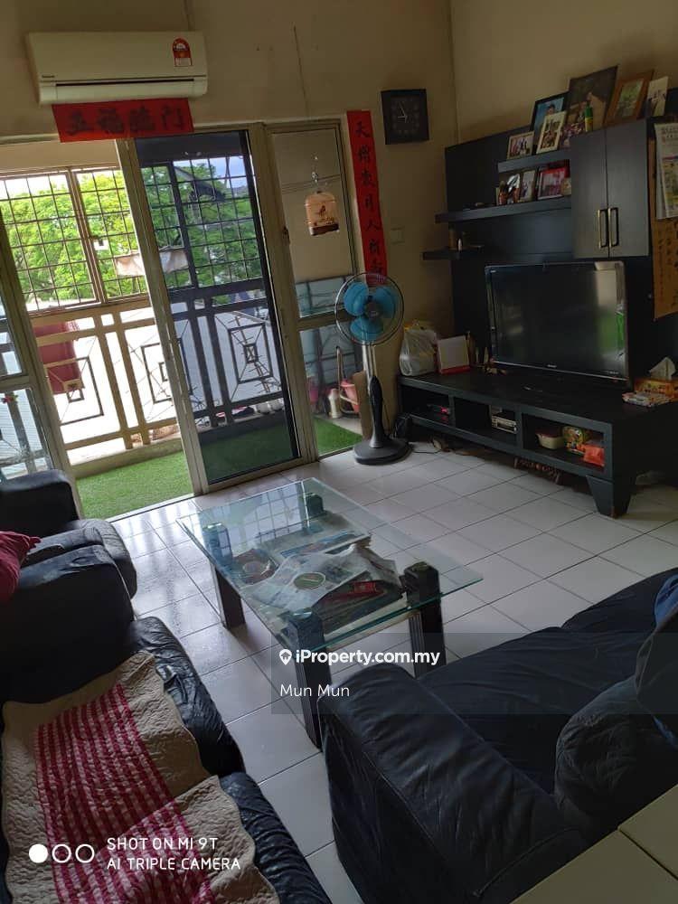 Corner Lot Well Kept Value Buy 3 rooms flat for Sale