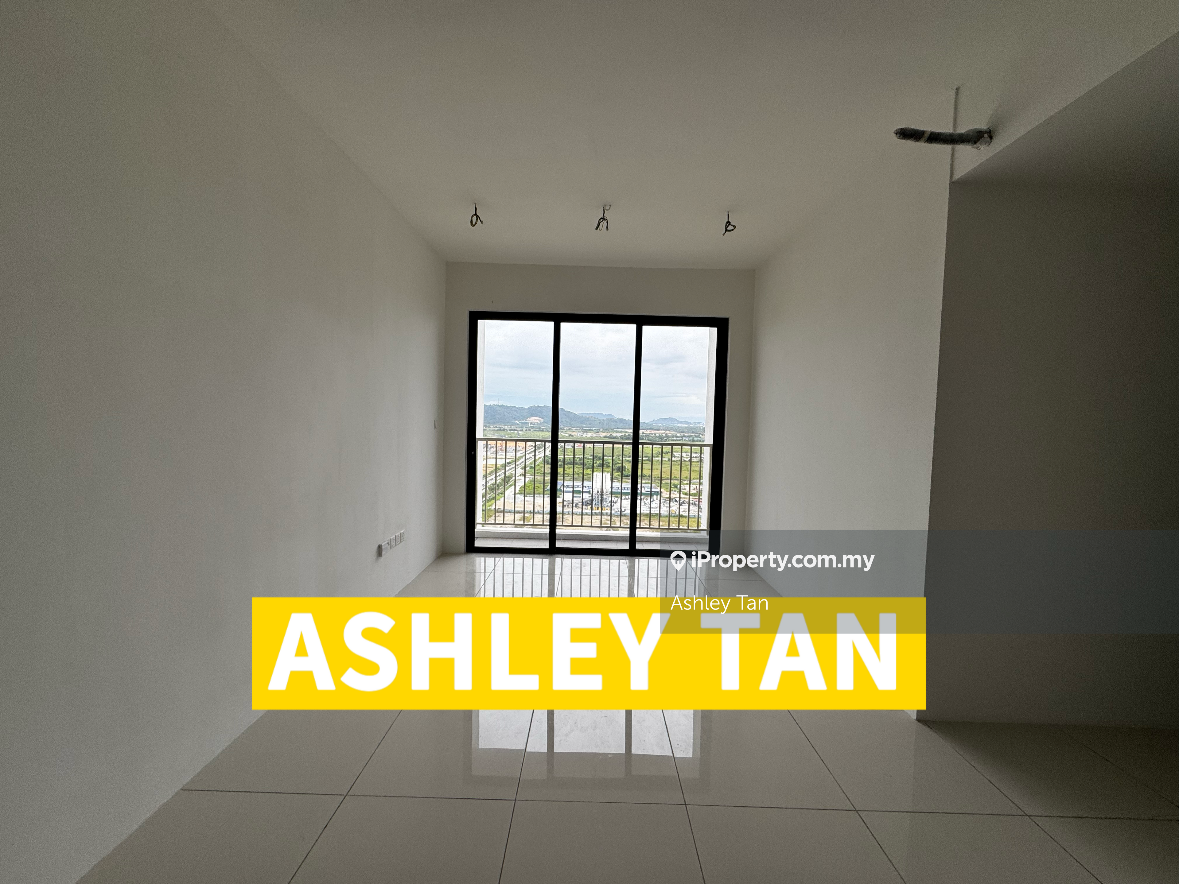 High Floor Vivo Executive Apartment Batu Kawan 2 side-by-side Carpark