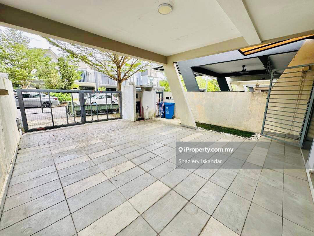 Freehold, 22x80 sqft!
