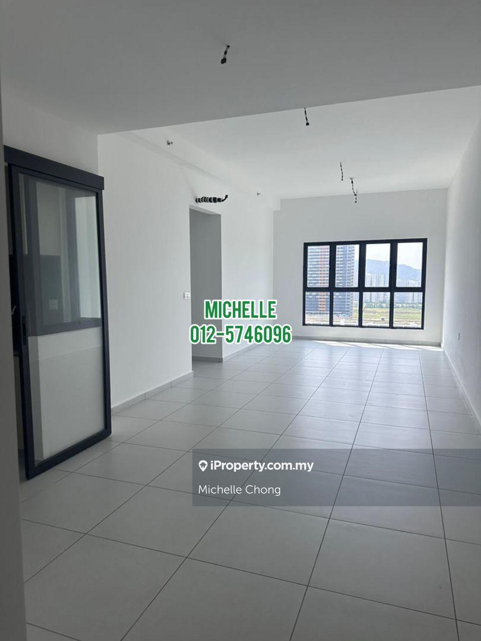 Dualkey 883sqft 3 bedrooms, 2 carparks