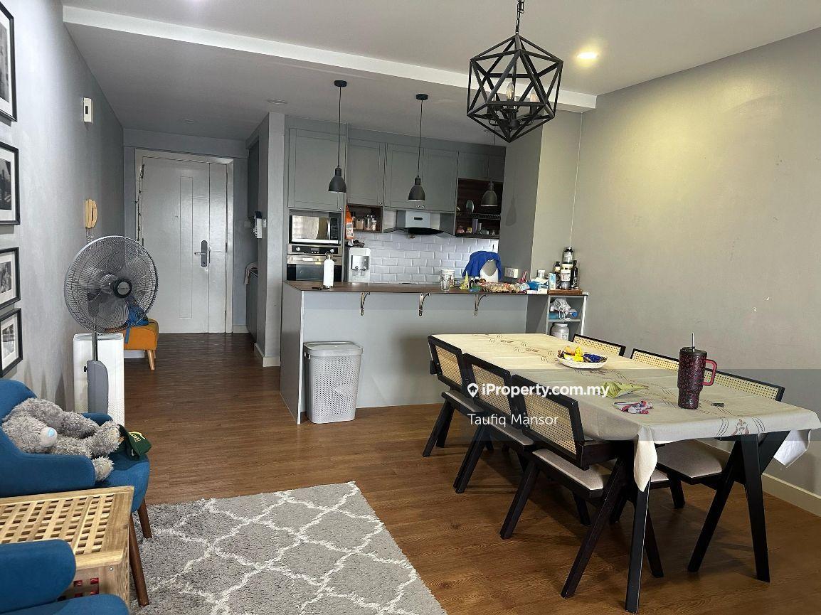 Renovated, big unit, 4 bedrooms, 2 carpark, pool and kl city view