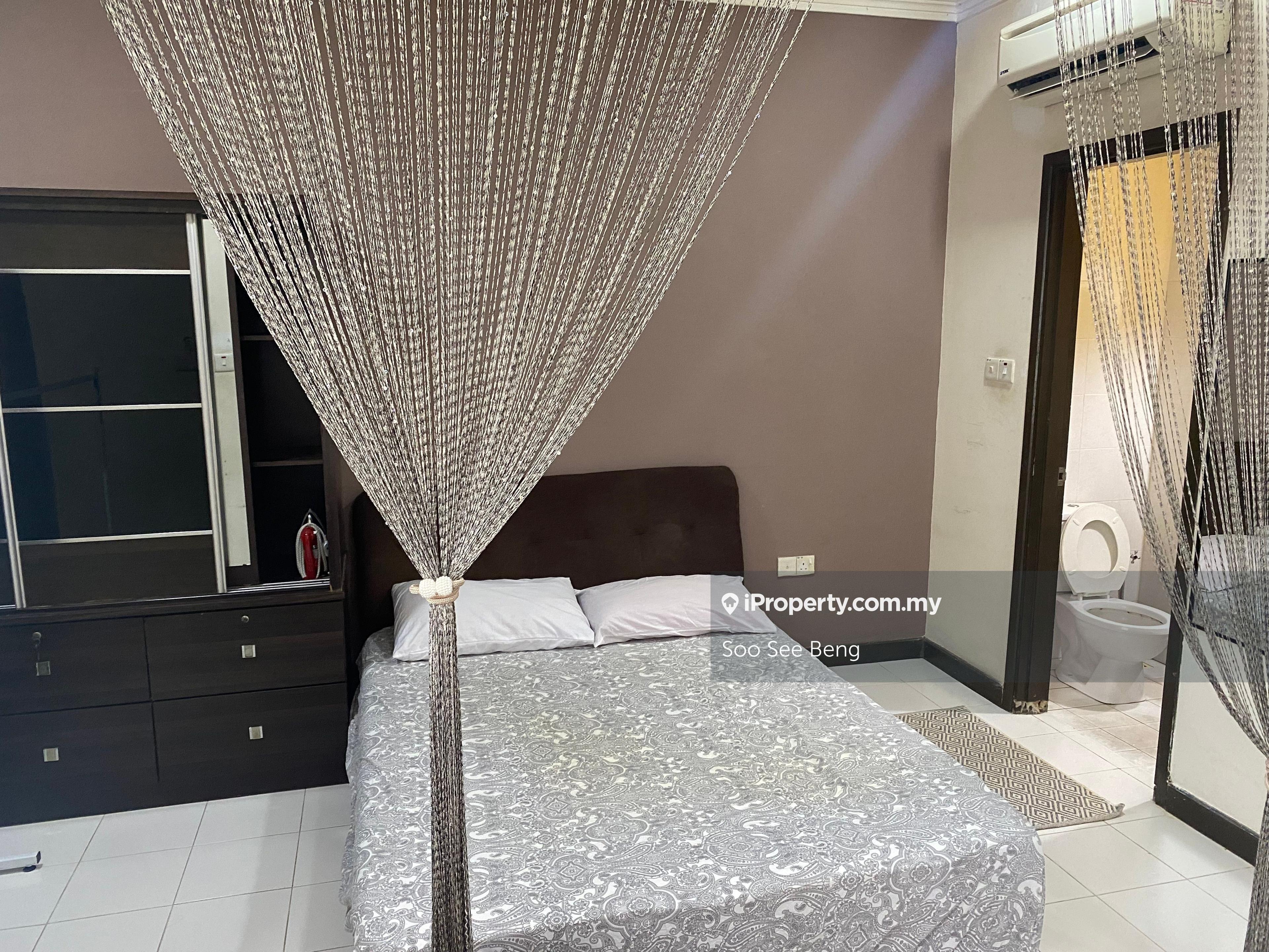 Ritze Perdana , Block B, Middle floor facing shop