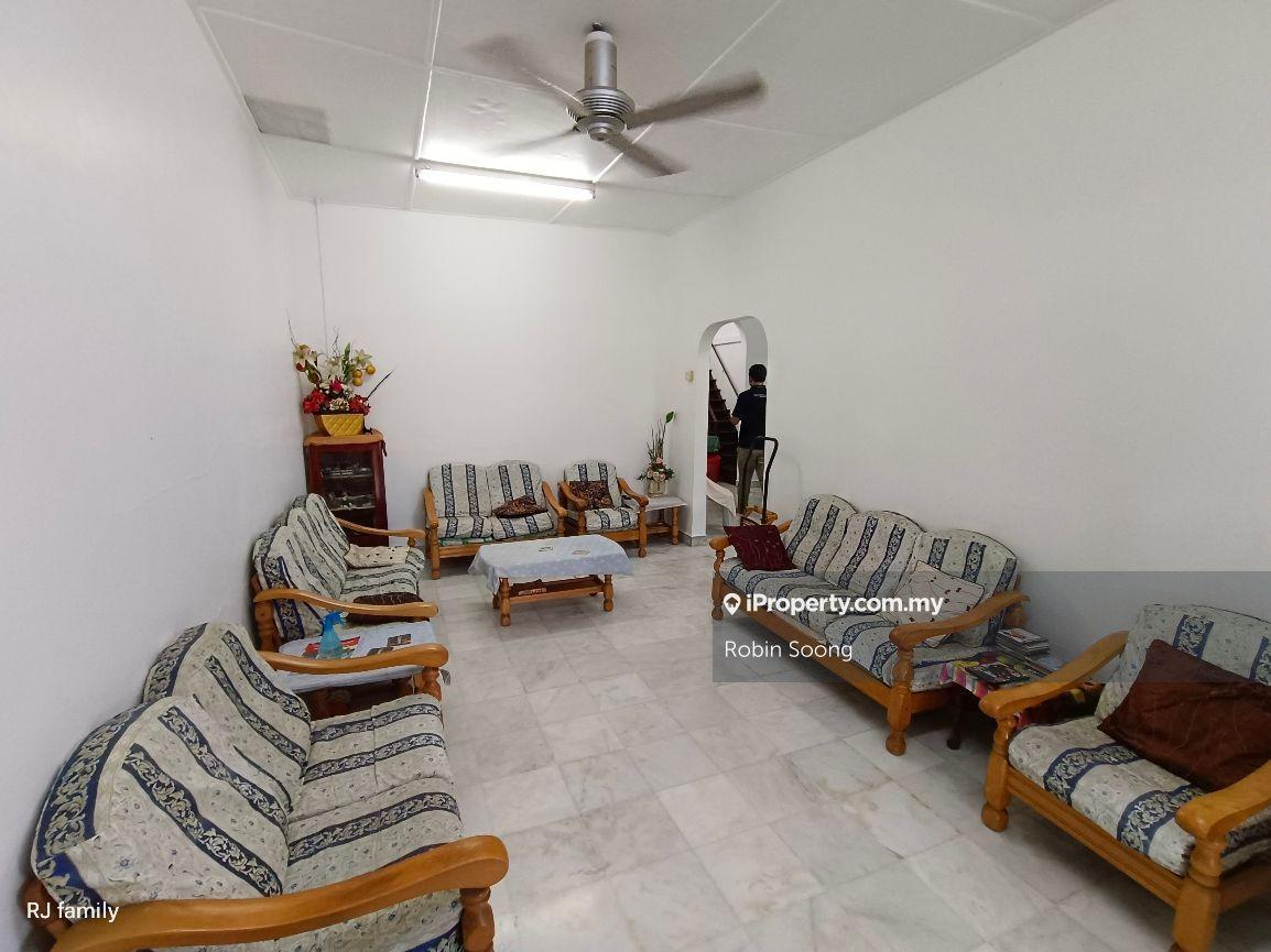 Freehold 1 Storey Terrace in Ujong Pasir