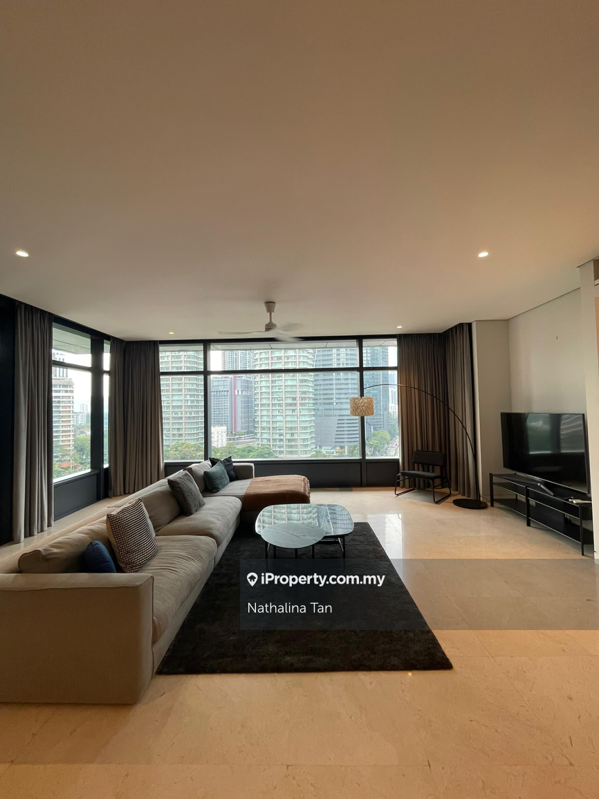 Troika KLCC. 100m to KLCC park, LRT & MRT. 1km to rsgc golf & school