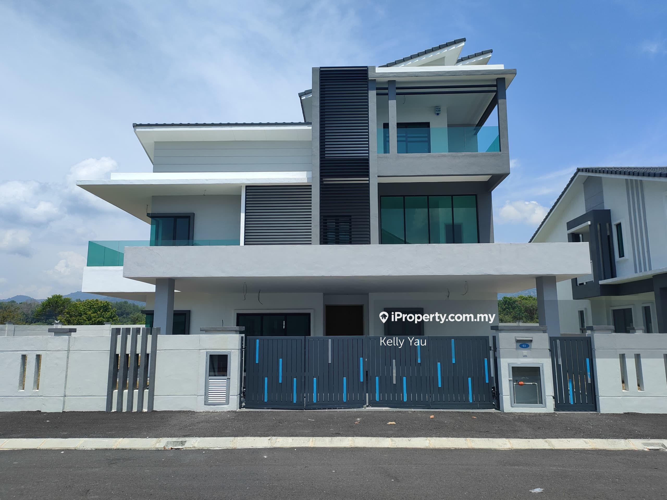 New Luxury 2.5 Storey Bungalow at Goshen
