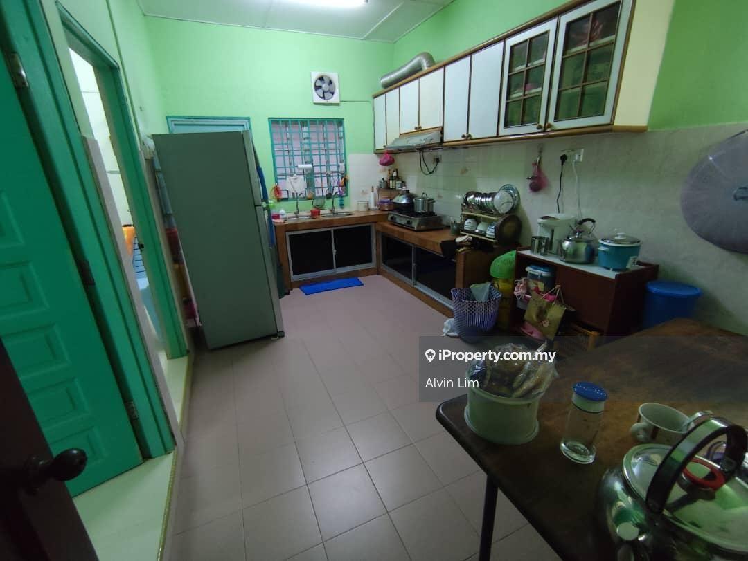 Taman Klang Utama , 1 storey 22x75 ,facing vacant space ,renovated