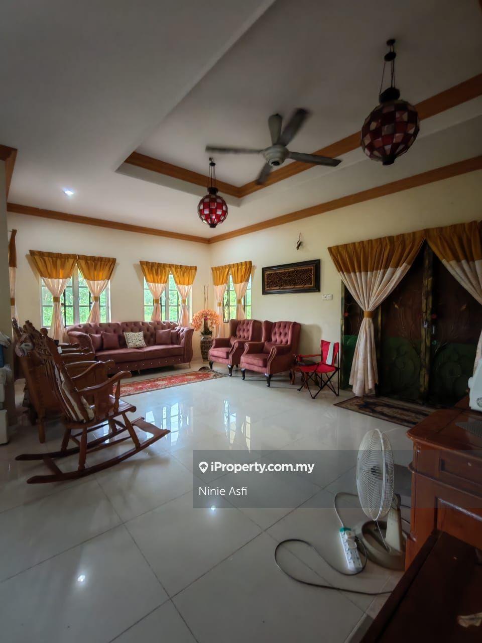 Exclusive 2-Storey Bungalow for Sale @ Bayu Lakehomes, Mantin