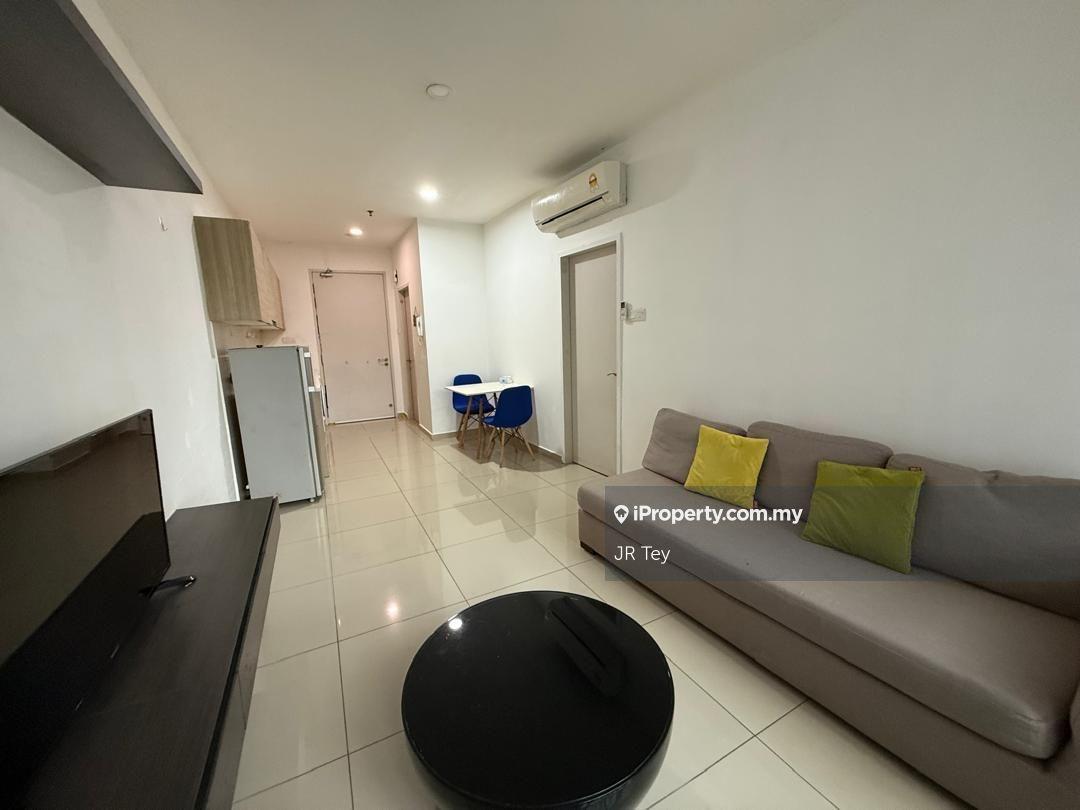 Fully furnish 556sf 2 Rooms Available now i Suite i City Shah Alam