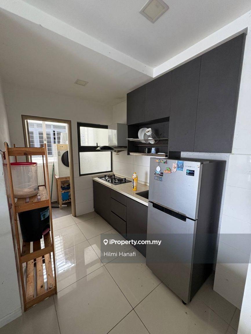 Fully Furnished / Bukit Jelutong Apartment Condominium