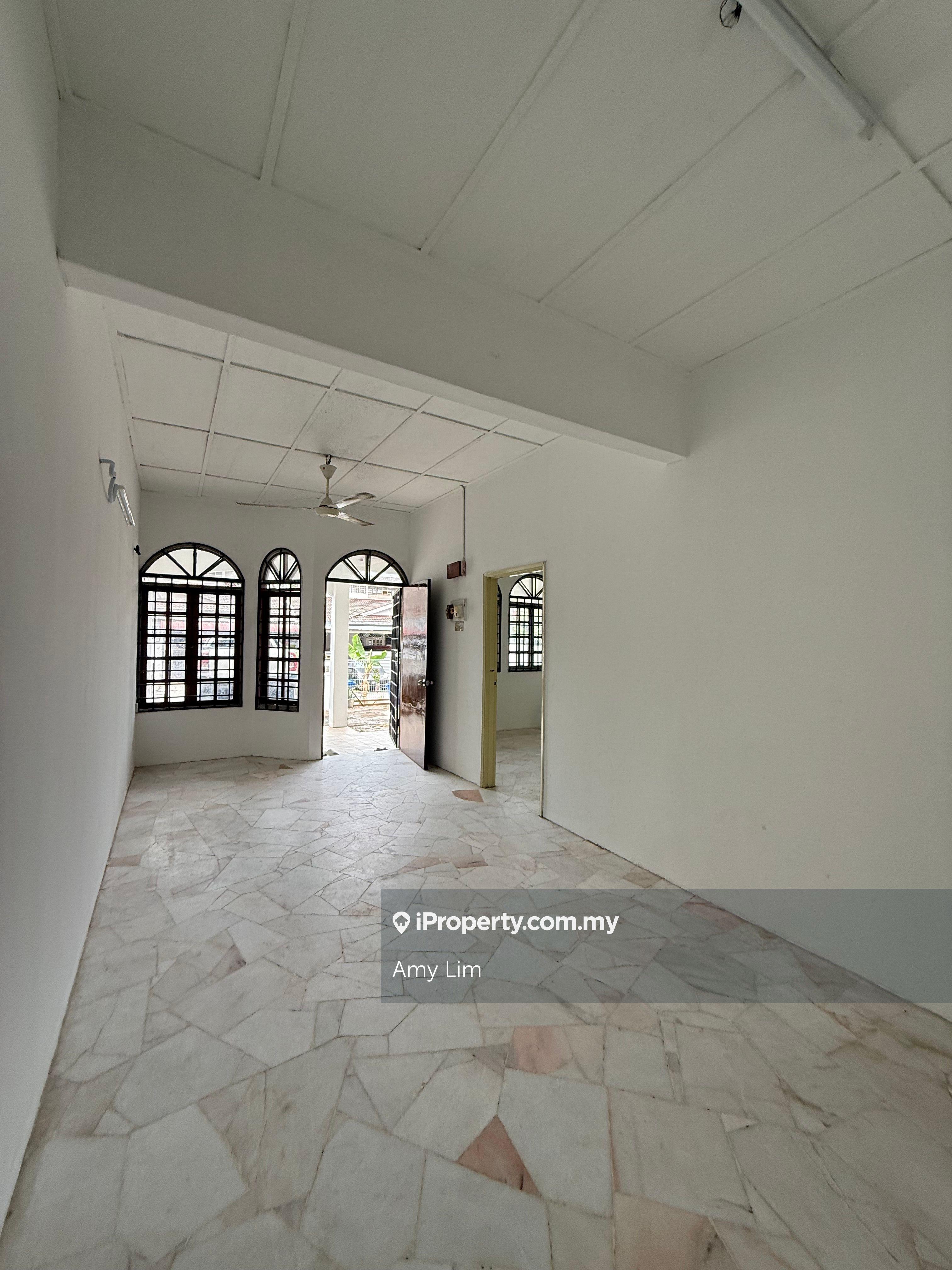 Shah Alam Seksyen 27 Taman Alam Megah Teres 1 Tingkat Below Market F/H
