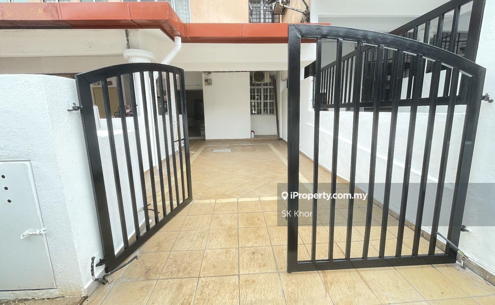 Lagenda Mas Ground Floor Townhouse For Sale