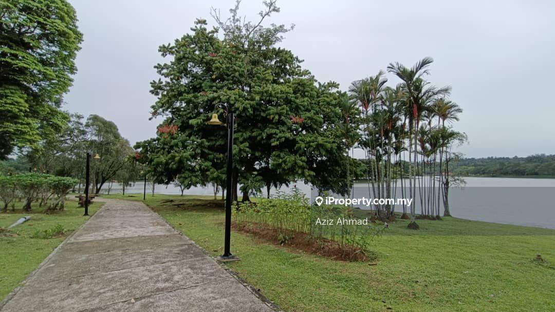 Facing Lake View P10 Bungalow Land Vvip Neighbourhood For Sale