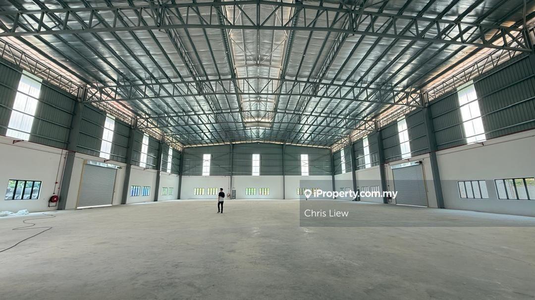 Kempas detached factory with 400amp power supply, high ceiling height