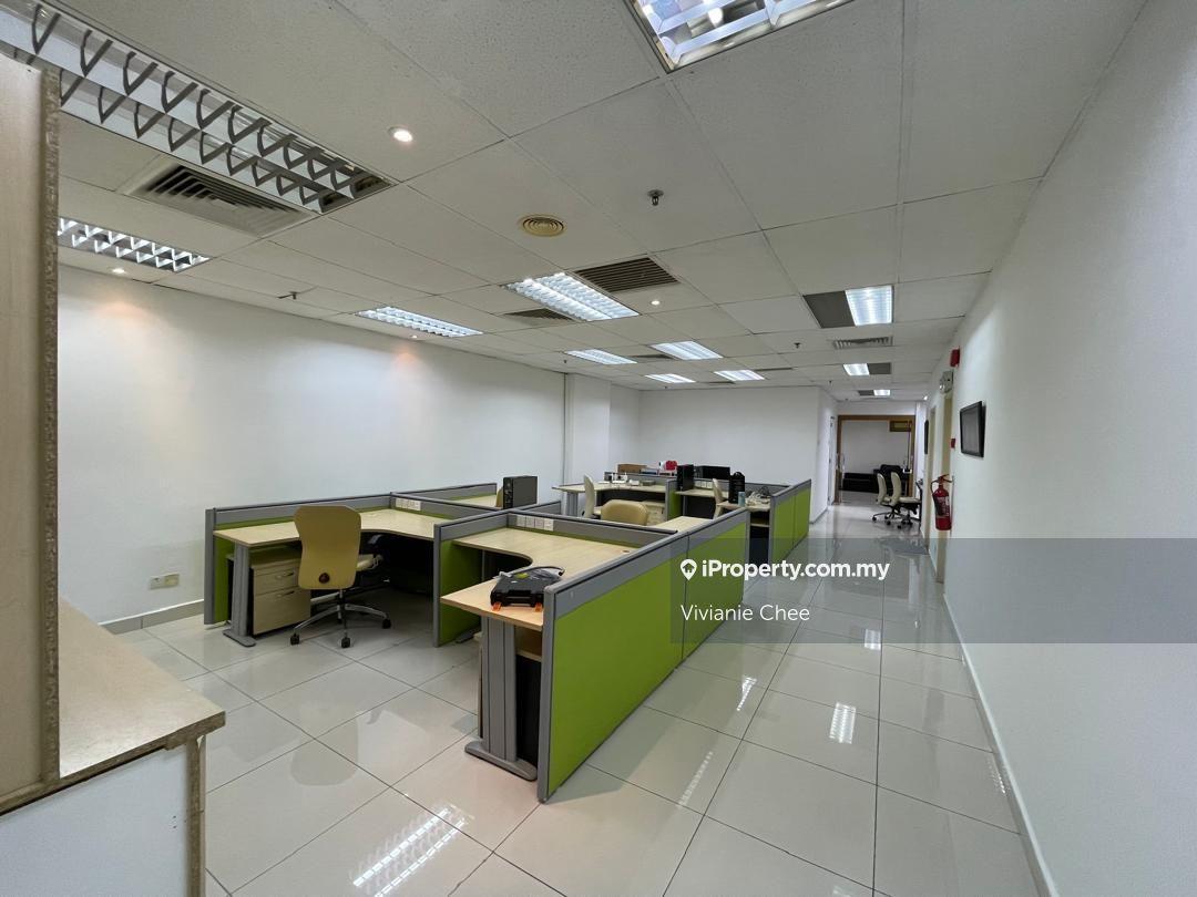 Few office lot for sale, with tenancy