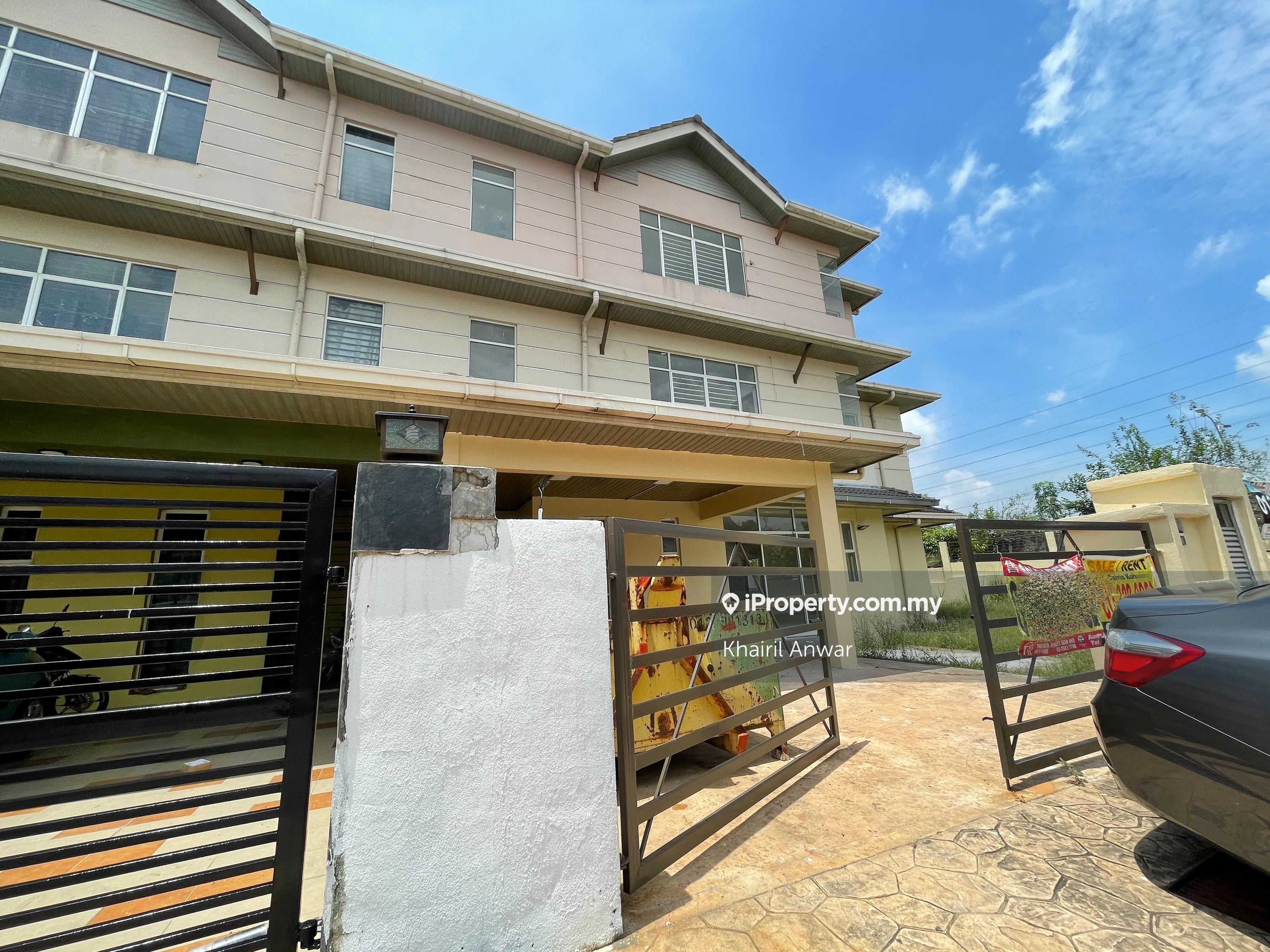 Semi-D house for Rent