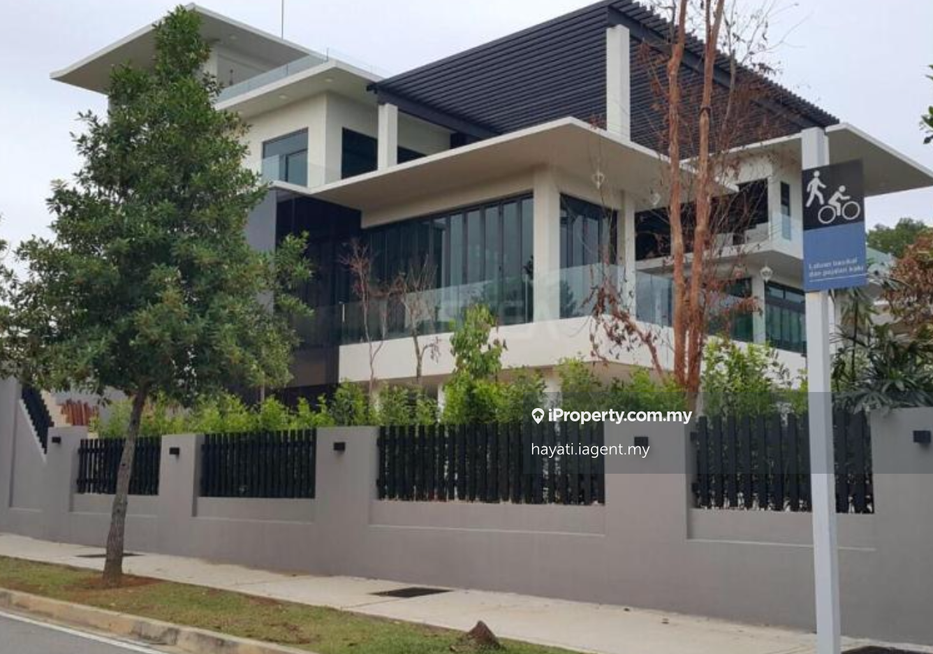 Beautiful & Freehold, Luxury Bungalow @ Precint 8, Putrajaya For Sale