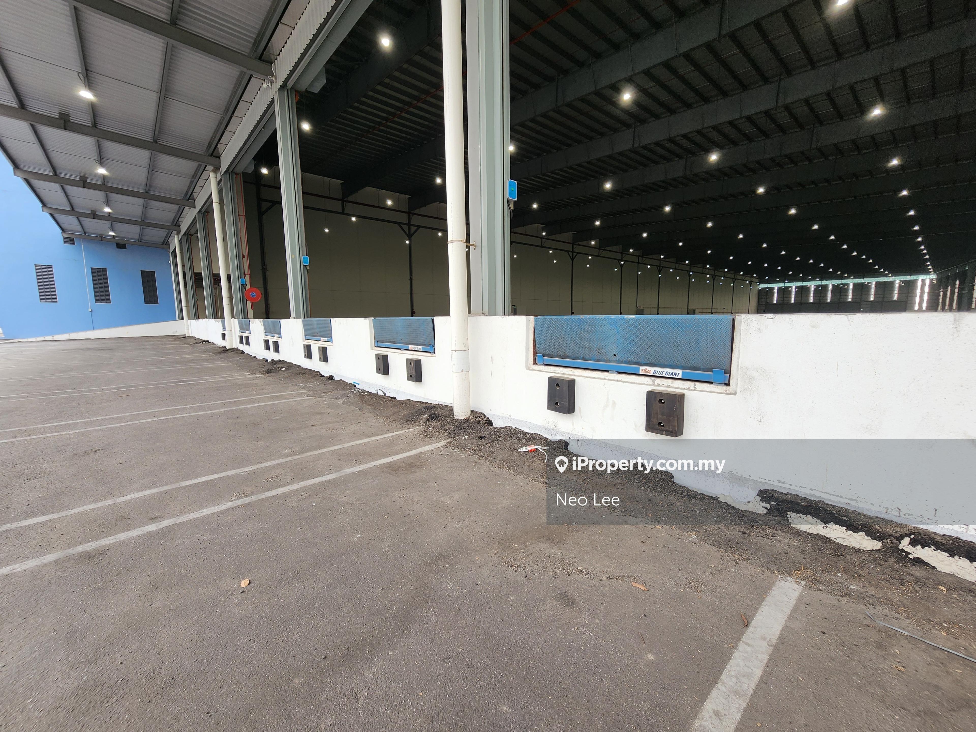 North Port Detached Warehouse Office with Multi Loading Bay