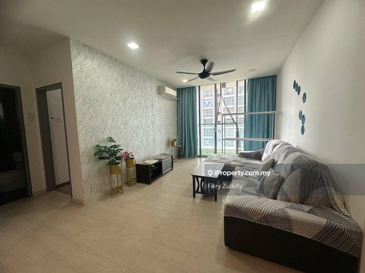 Fully Furnished Well Maintenance Unit at Lakefront Residence