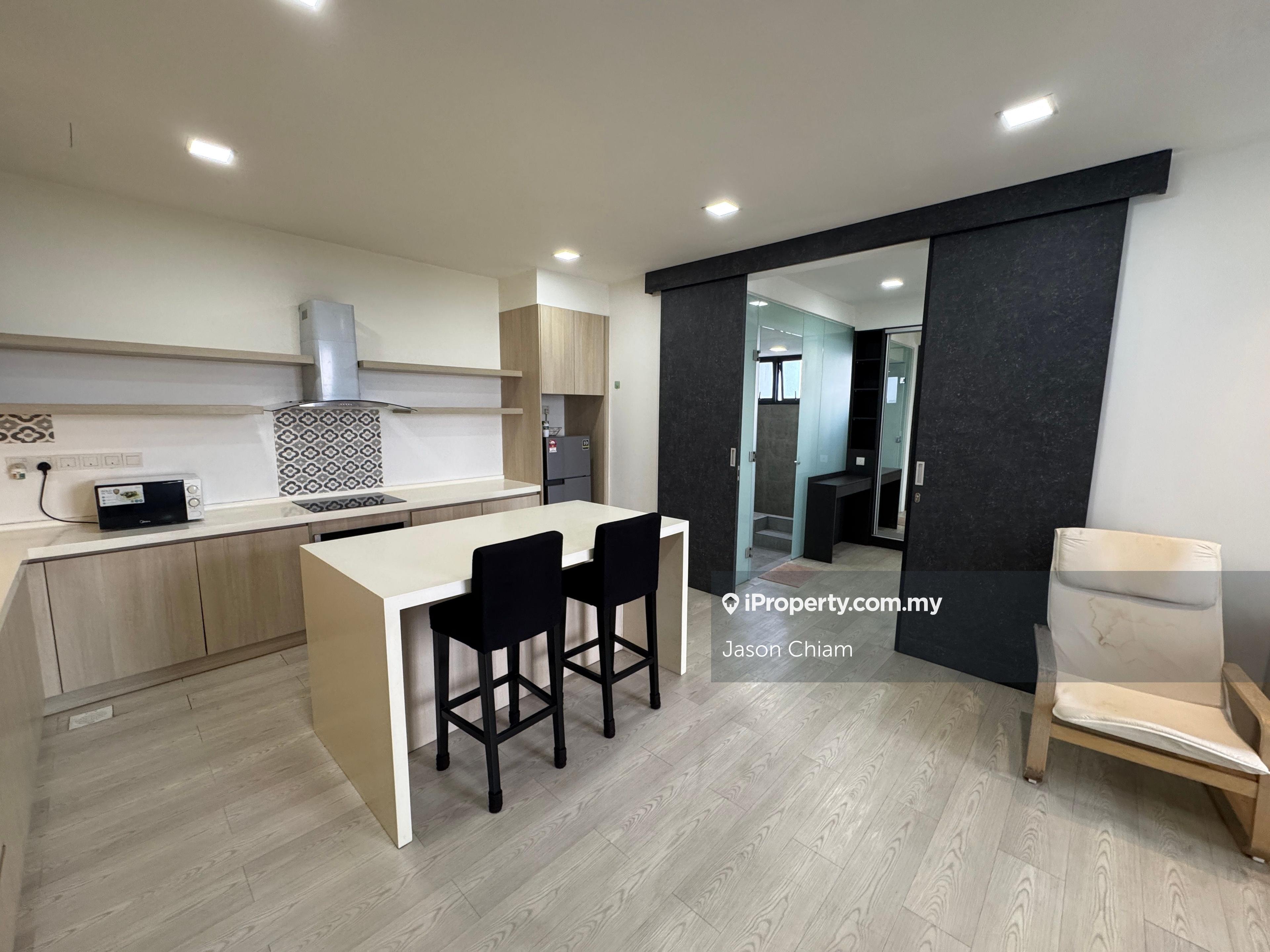 Fully Furnished 1 Bedroom MRT