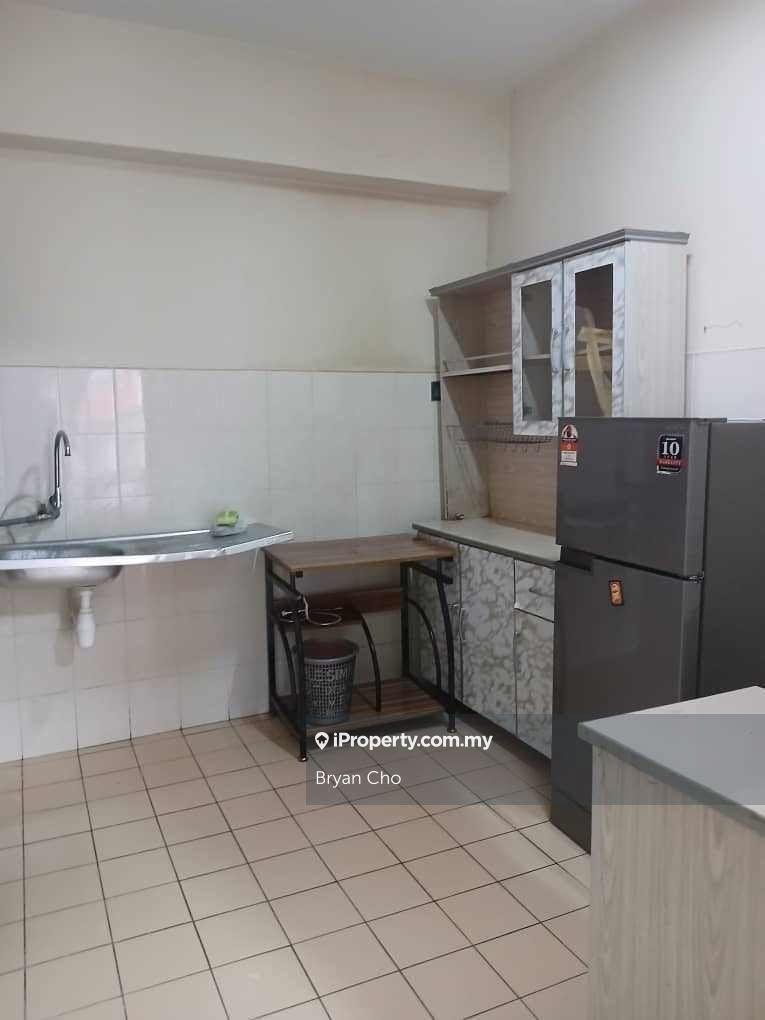For Rent Plaza indah apartment, 945 sf, Partially furnished, kajang