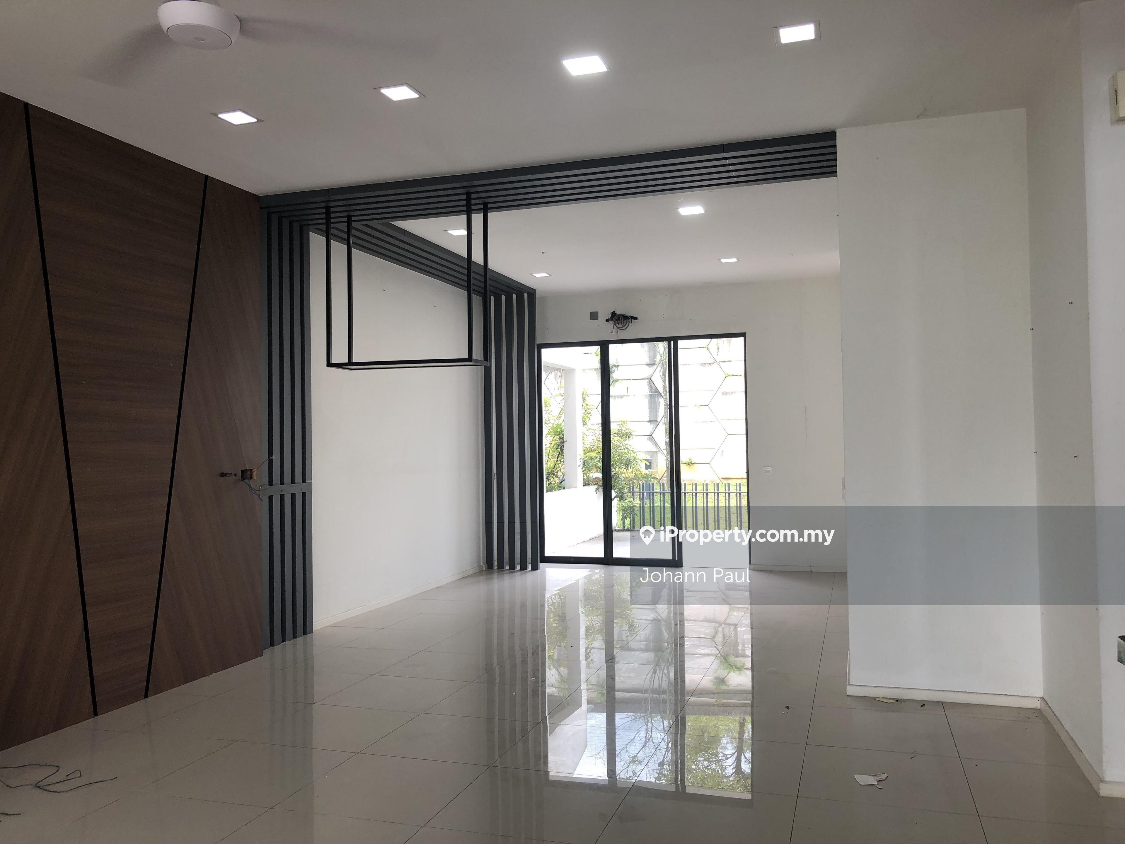 Nice 3-Storey terrace house Tamansari Amaryllis