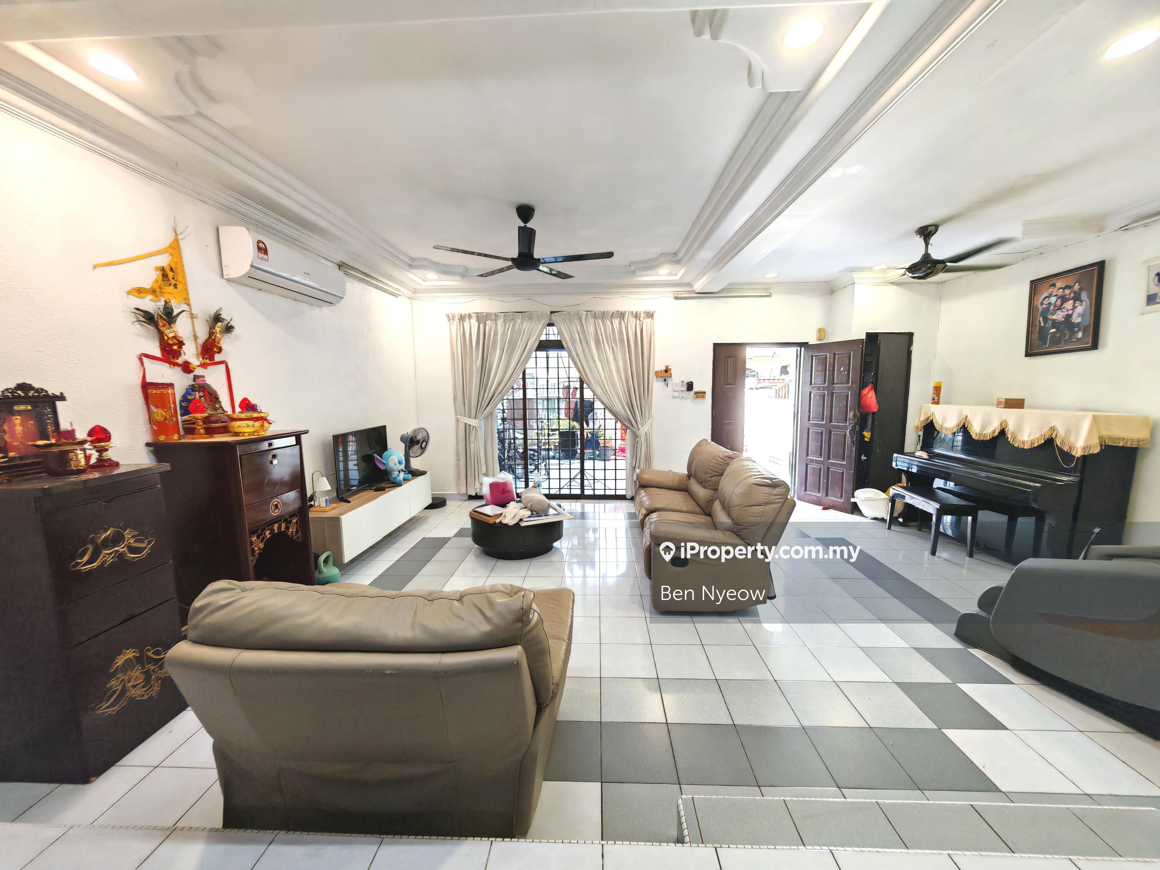 Bukit Mewah Tampoi Double Storey Terrace House For Sale