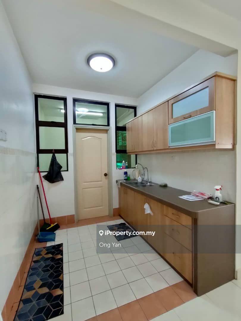 Nearby LRT and MRT station unit pelangi utama condominium for rent