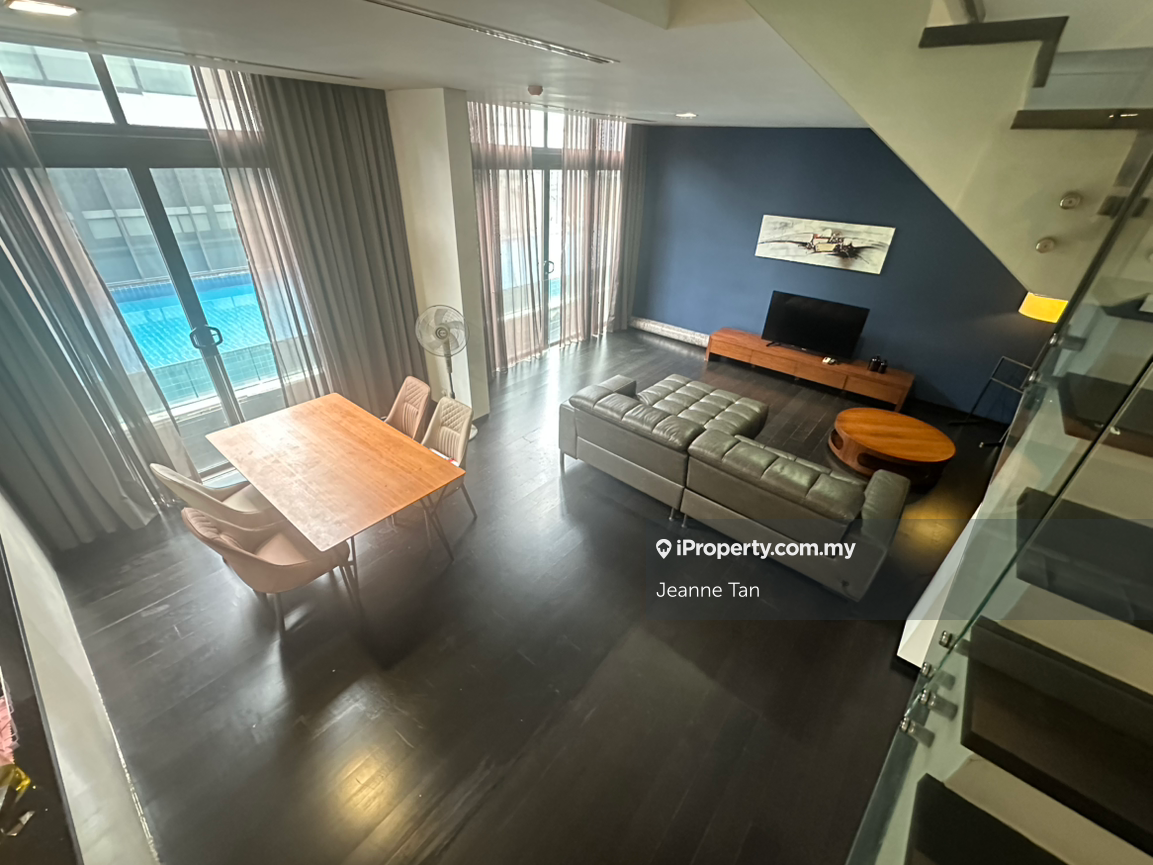 Beautiful loft facing swimming pool, 