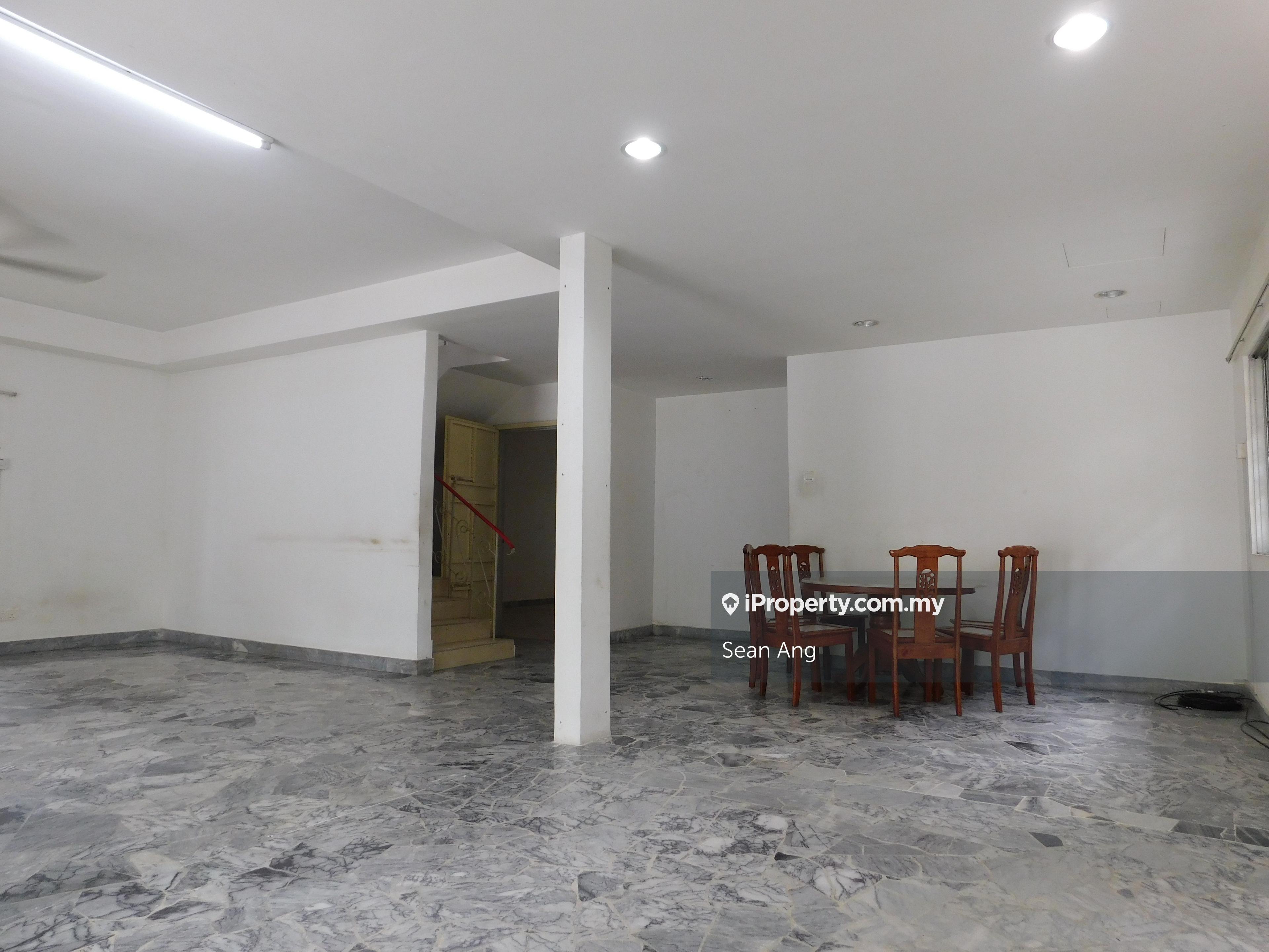 Taman Kepong, Bungalow, Gated & Guarded