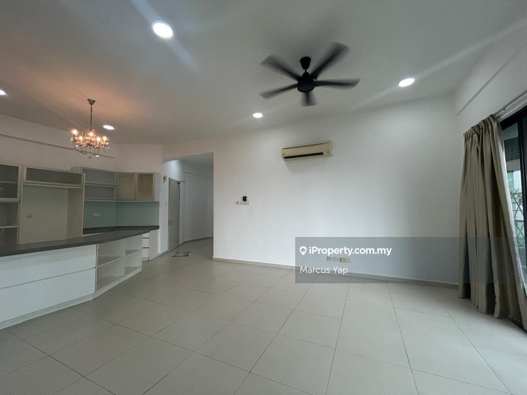 Low rise Deluxe Corner unit, Sell below market price in Cyberjaya