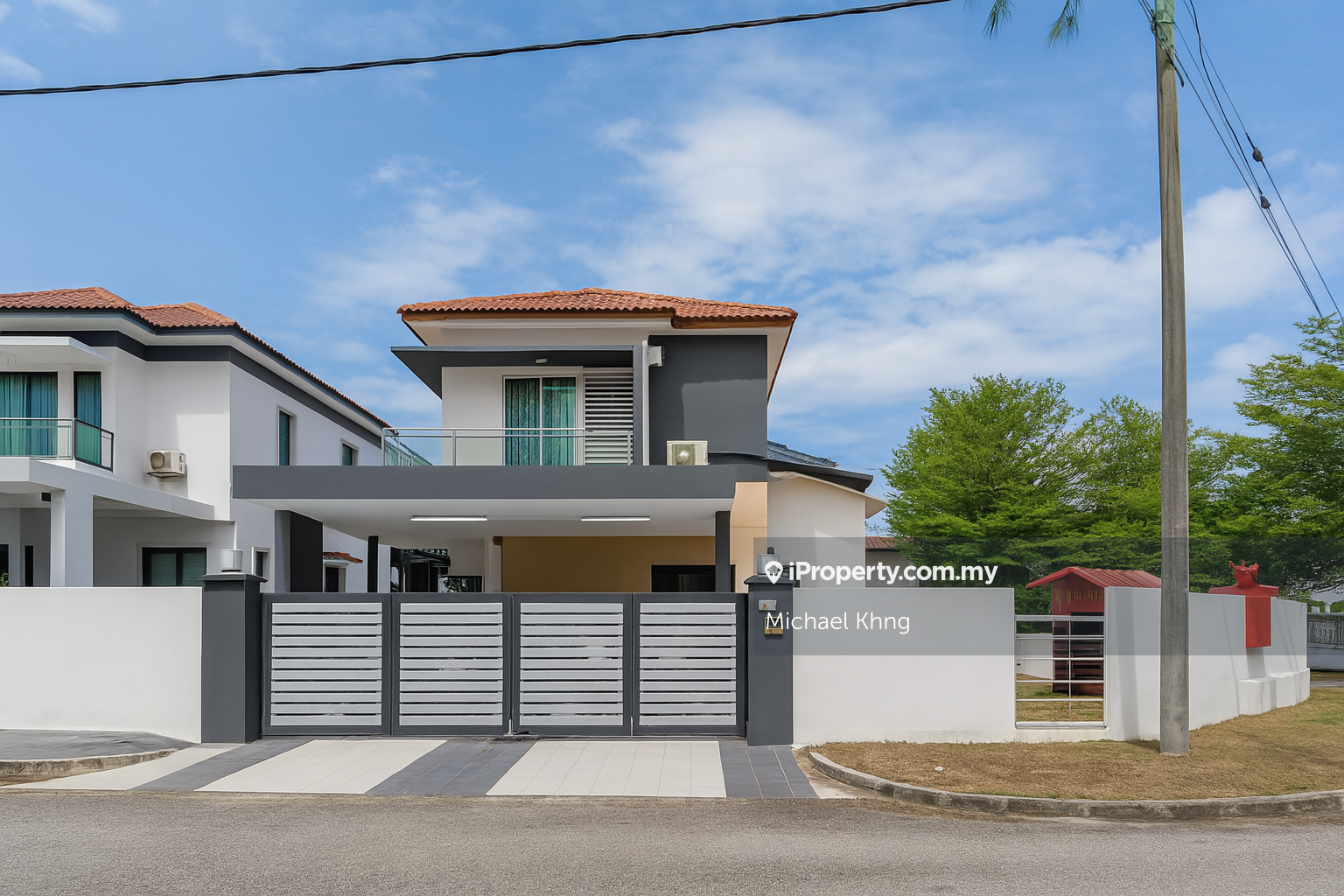 Juru Heights 2-Storey Bungalow with Natural Stone Finishes For Sale