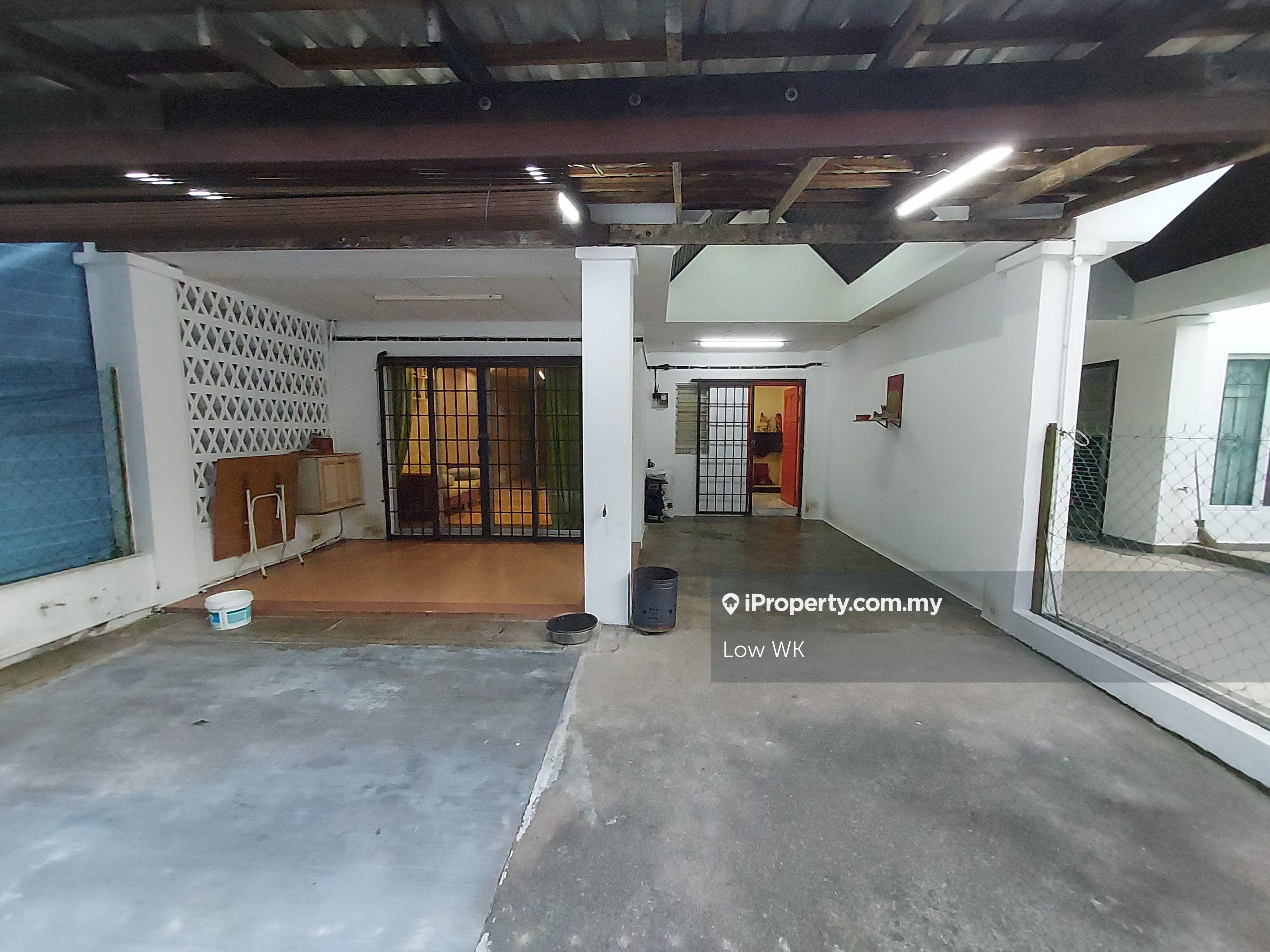 22x100 Extra Long Double Storey Terrace House at Sri Petaling Zone N